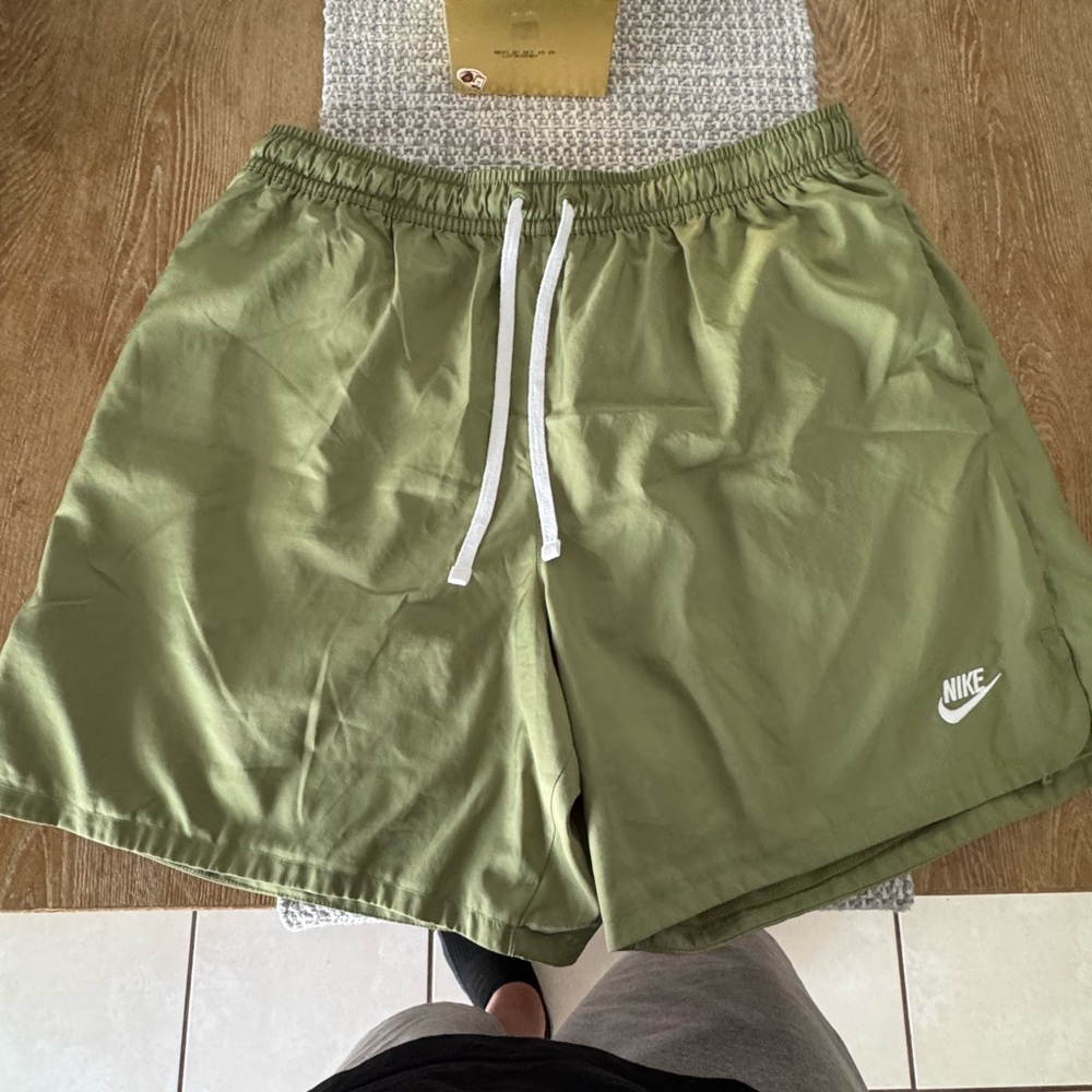 Nike Green Athletic Shorts Lightweight Elastic Waistband